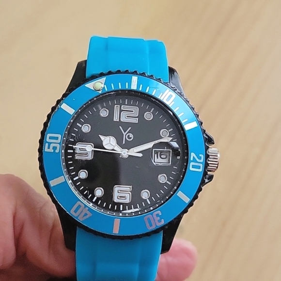 YO Time Blue Silicone Watch - Picture 3 of 4